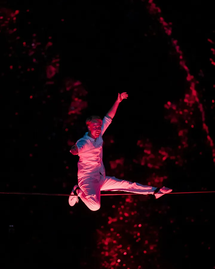 Trickline Trick bei einer Nachtshow